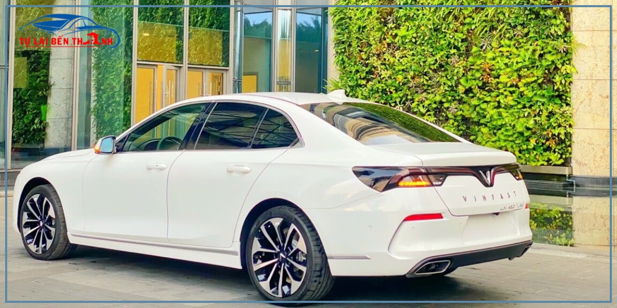 Giới thiệu mẫu xe Vinfast lux A tự lái Quận 3