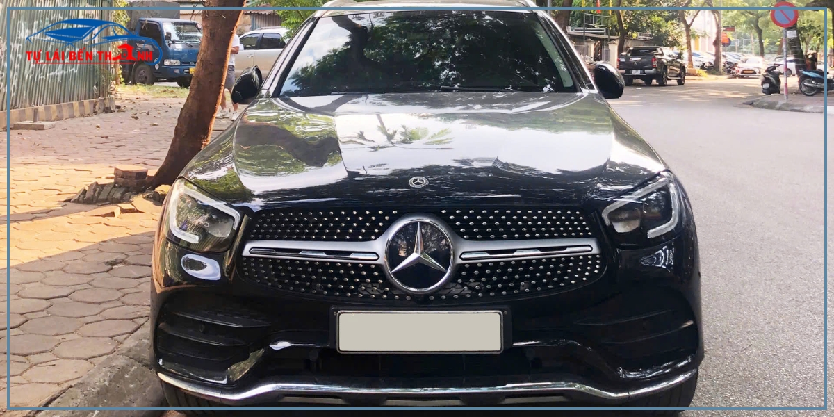 Hướng dẫn kiểm tra và nhận xe khi thuê xe Mercedes GLC 300 tự lái Quận 5