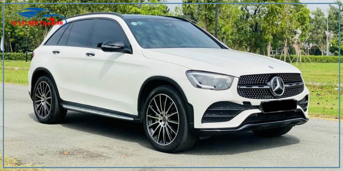 Khám phá dòng Mercedes GLC300 tự lái tại Quận 1