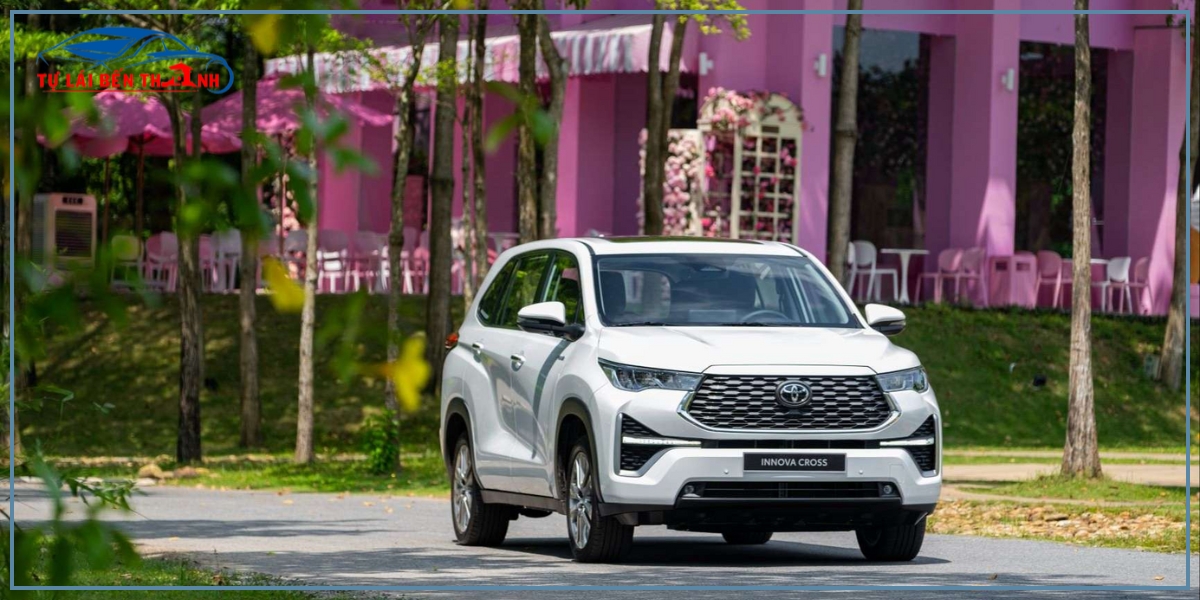 Khám phá dòng xe Innova tự lái Quận Phú Nhuận