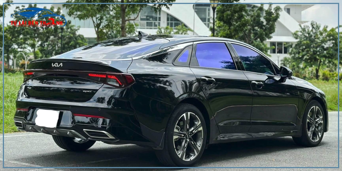 Khám phá dòng xe KIA K5 tự lái Quận 1
