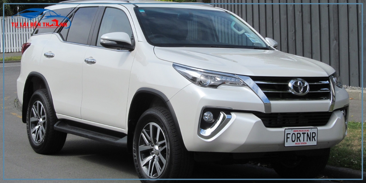 Khám phá xe Fortuner tự lái tại quận 3