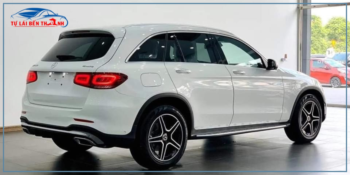 Khám phá xe Mercedes GLC 300 tự lái tại Quận 8