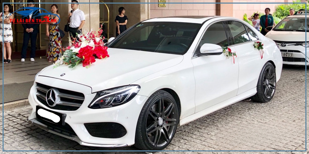 Kinh nghiệm thuê xe Mercedes C250 tự lái tại Quận 1