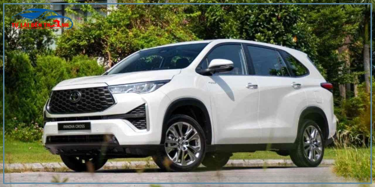 Tìm hiểu dòng xe Innova tự lái tại Quận 3